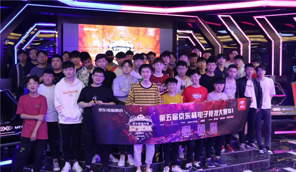 了无数球迷 了无数球迷